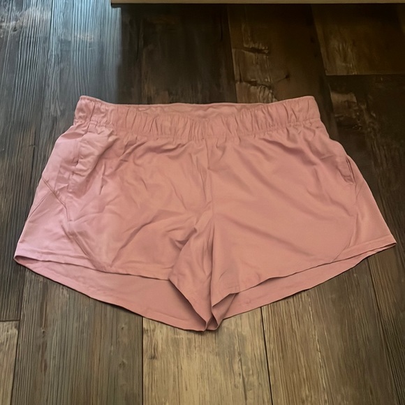 Pink athletic shorts never worn - Picture 1 of 2